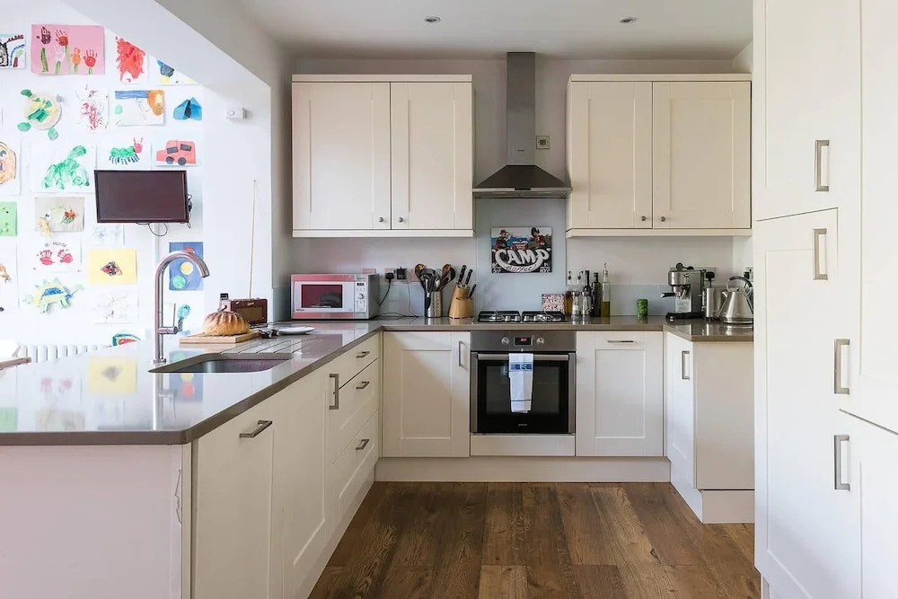Fabulous 4BR Family Home in East London