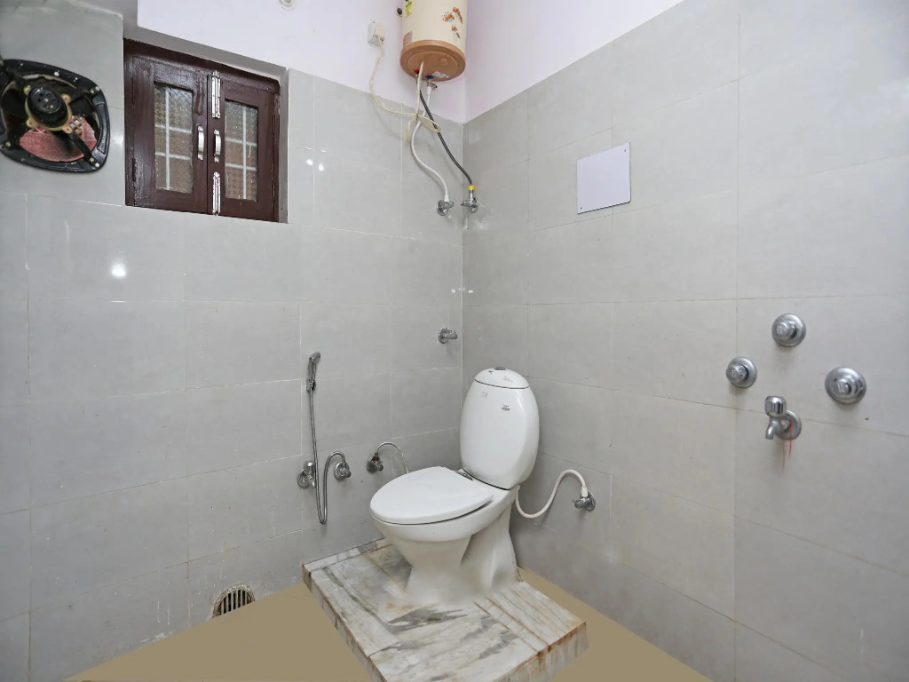 OYO 10994 Hotel Luxury INN