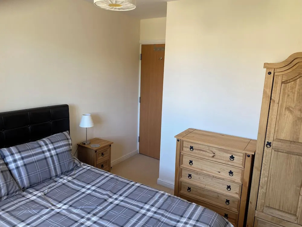 2BR &2 Bath Riverside Penthouse 2 Parking View Near St Neots