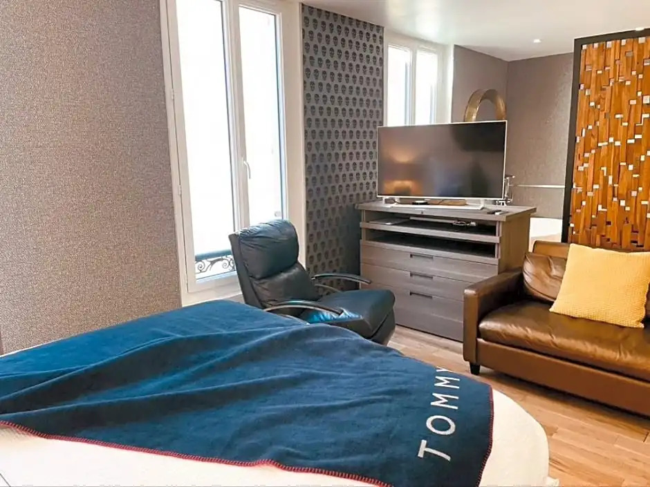 Venue C , Luxury 6 Bedroom Mansion