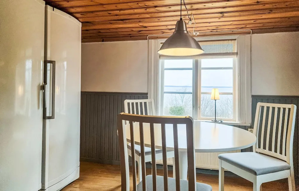Cozy Home In Ödeshög With Kitchen