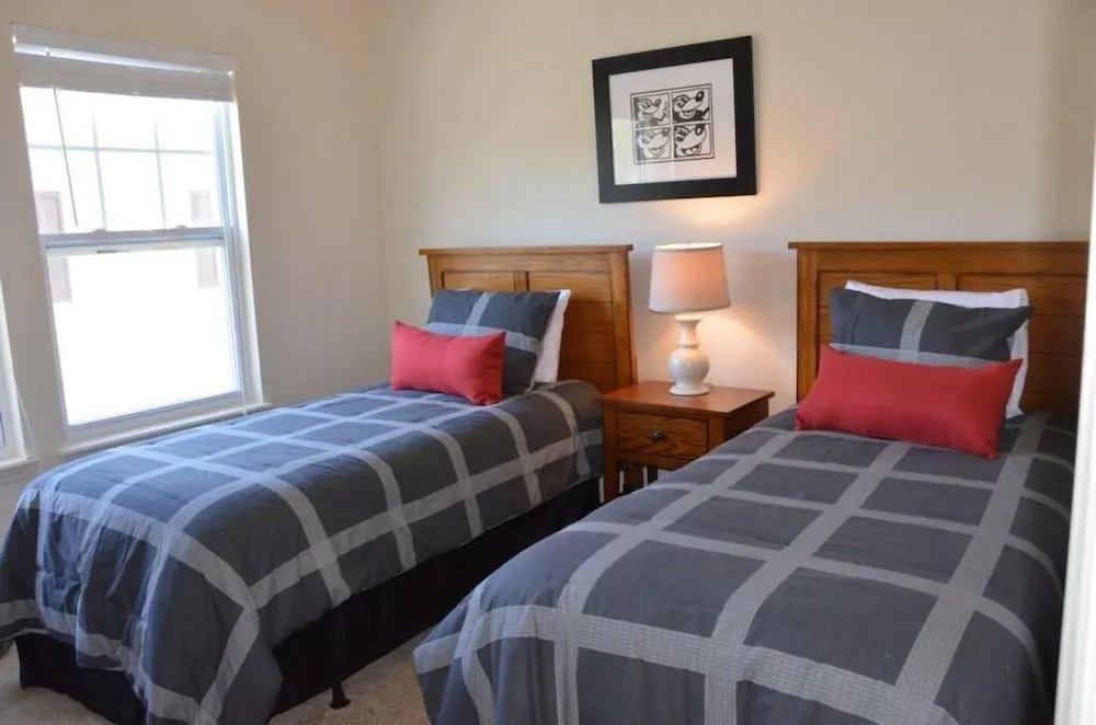 Modern Lucaya 4 Bedrooms 3 Baths Townhome