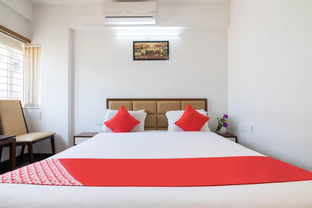 OYO 4428 Crystal Suites