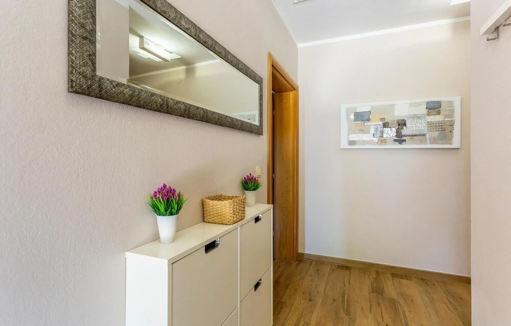 Luxurious Home In Lakmartin
