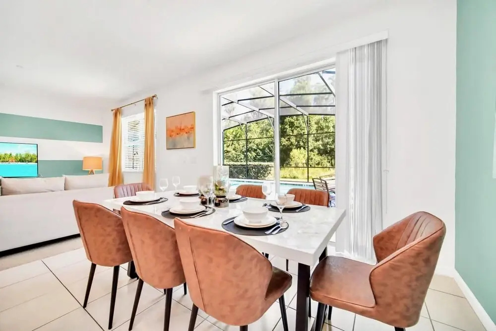 6BR Luxury Home - w Pool BBQ and Games Room