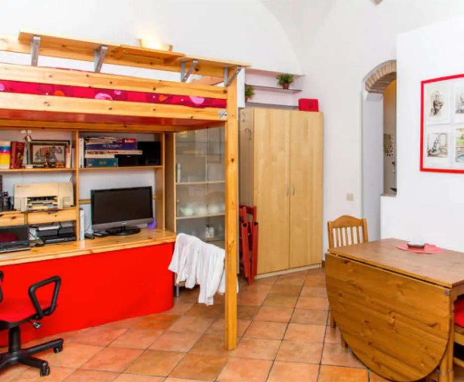 Studio with enclosed garden and wifi at Roma