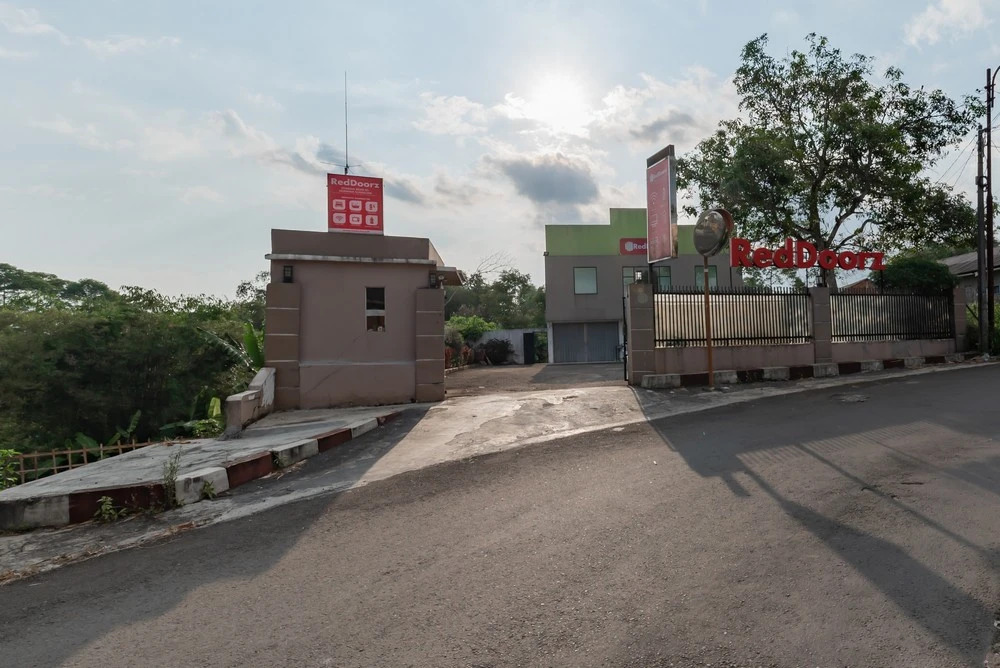 RedDoorz Syariah near RS Hermina Sukabumi