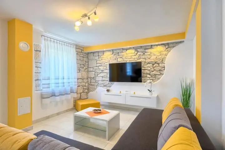 Apartment Viola ,2019