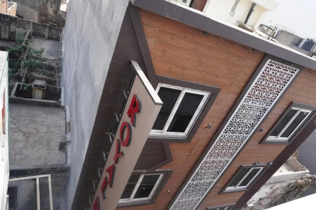 Hotel Royal Rosette- Walking Distance From New Delhi Railway Station & Connaught Place