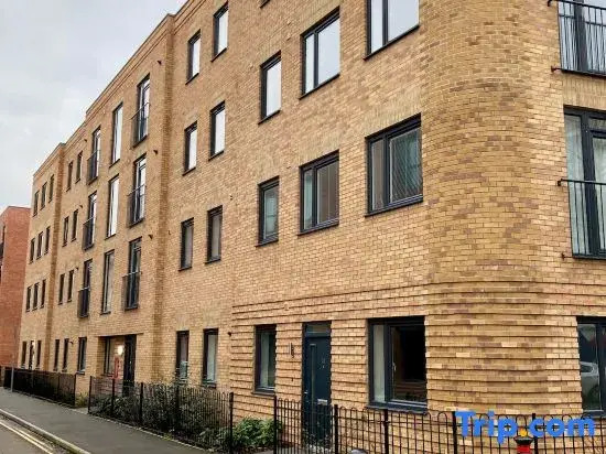 2 Bedroom Luxury Apartment! City Center with Free Parking!