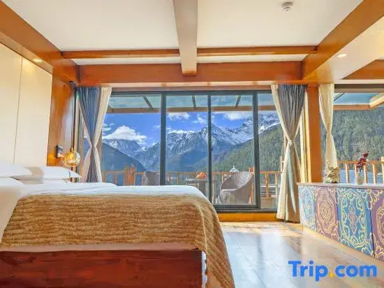 Yading Zhaxi Kongshu Tibetan Culture Theme Hotel