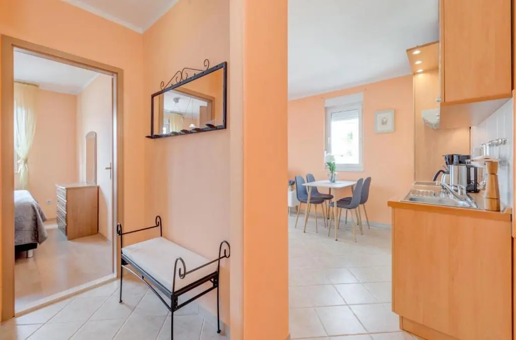 The best OLD TOWN view apartment, 5 min walk, parking (2+2)