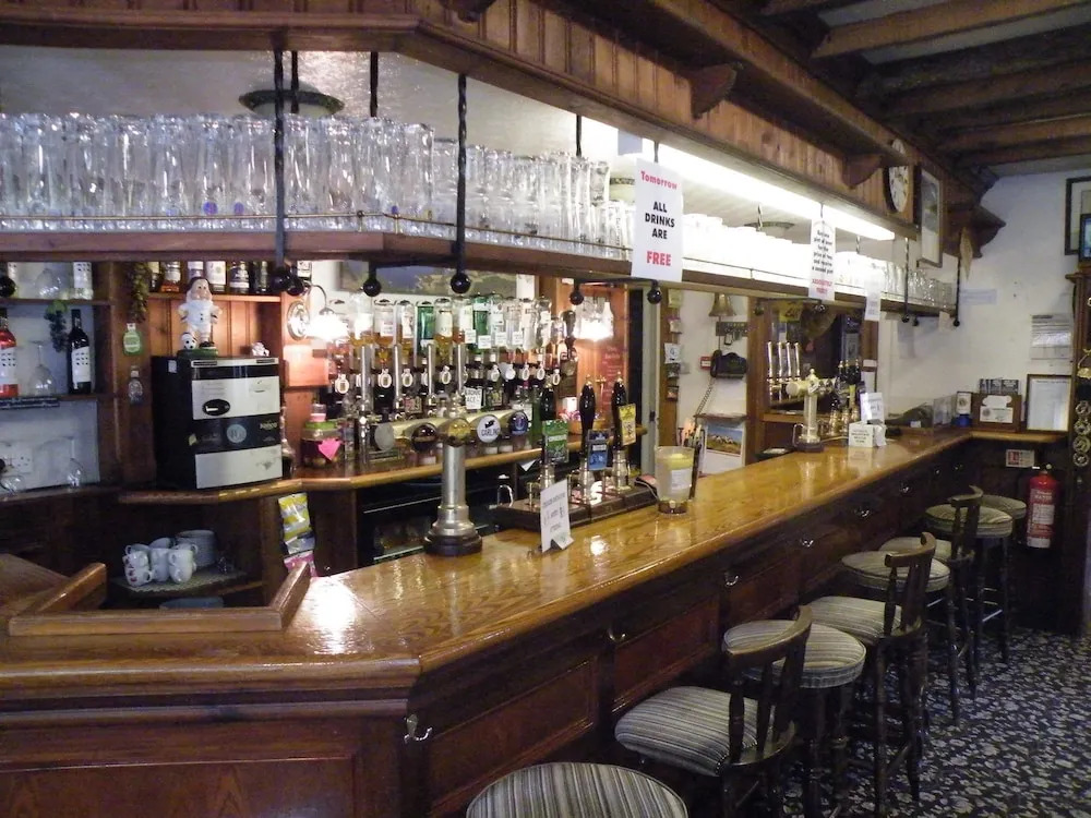 Twa Dogs Inn