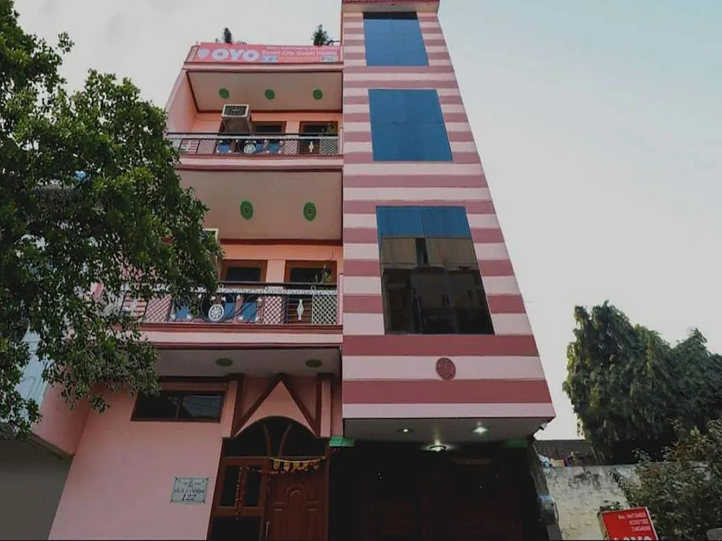OYO 85563 Hotel Smart City