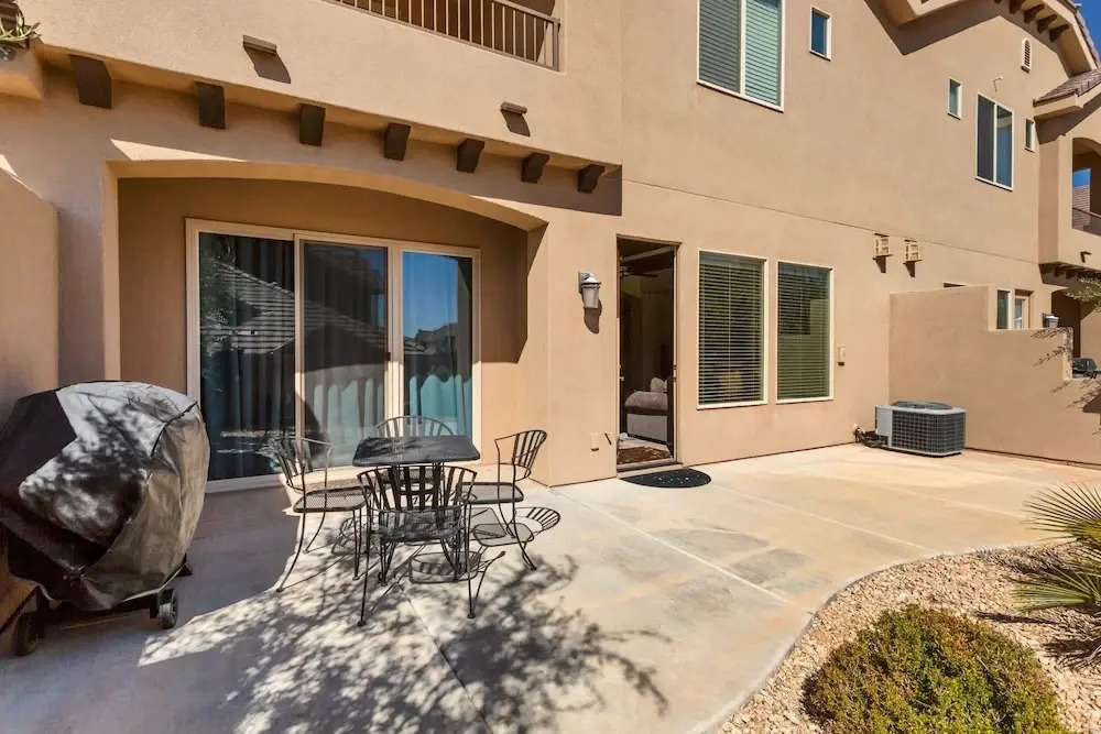 Lost Springs @ Coral Ridge Resort 3 Bedroom Townhouse by RedAwning