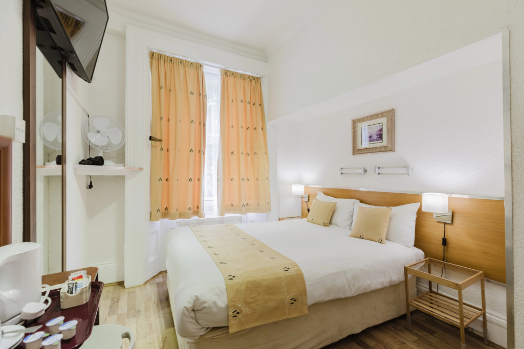 Falcon Hotel
