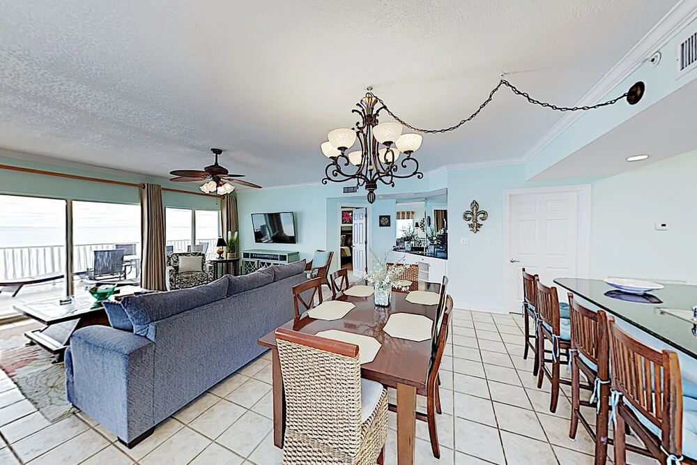Oceanfront Paradise W/ 2 Pools & Beach Access 4 Bedroom Condo