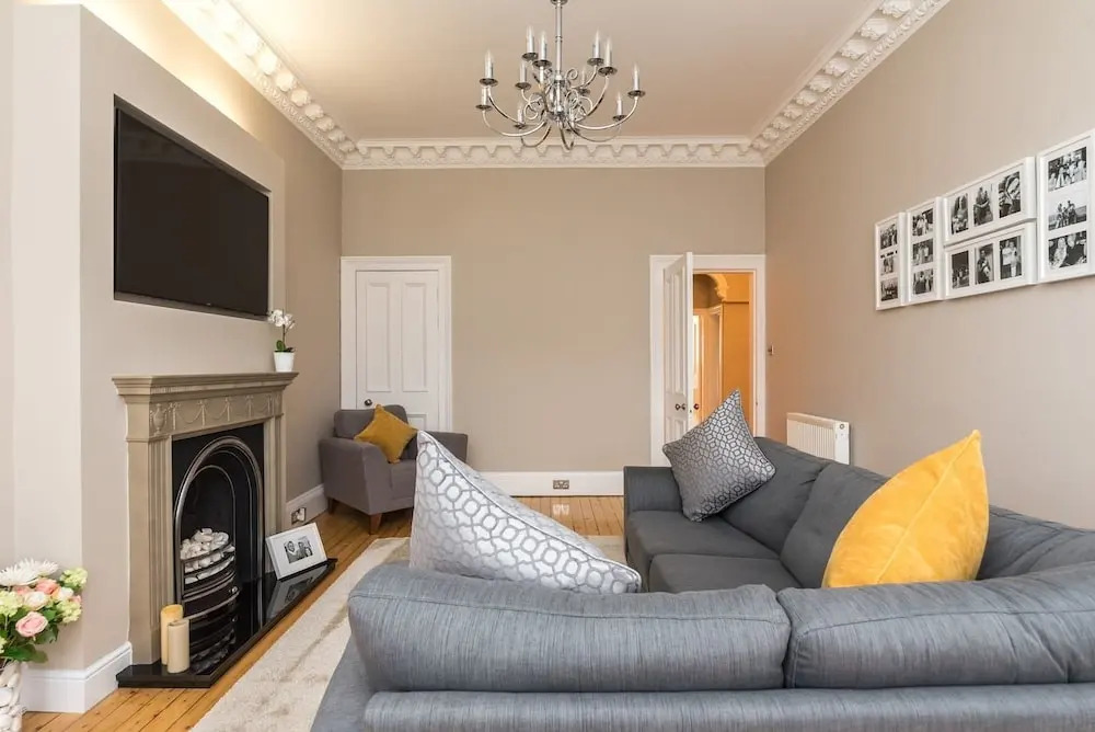 Sleek and Modern 2BR Home Near City Centre