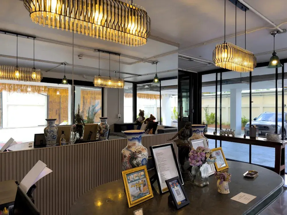 Breezewood Bangkok Hotel