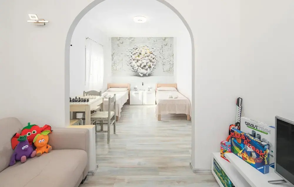 Nice Home in Svetvincenat With Outdoor Swimming Pool, Wifi and 2 Bedrooms