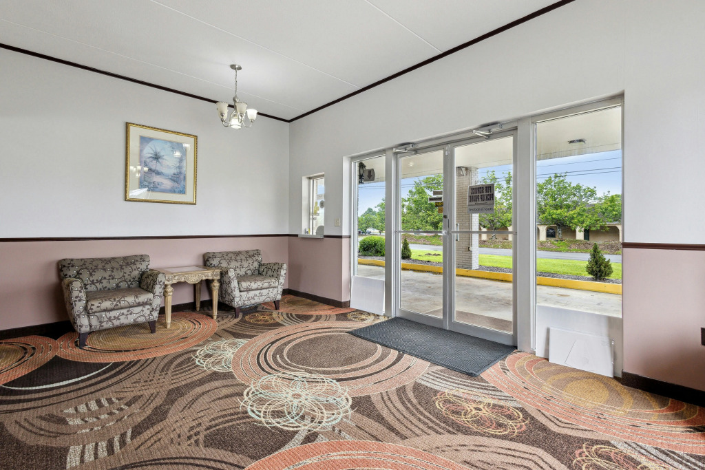 Relax inn by OYO Greeneville Near Hwy US-321