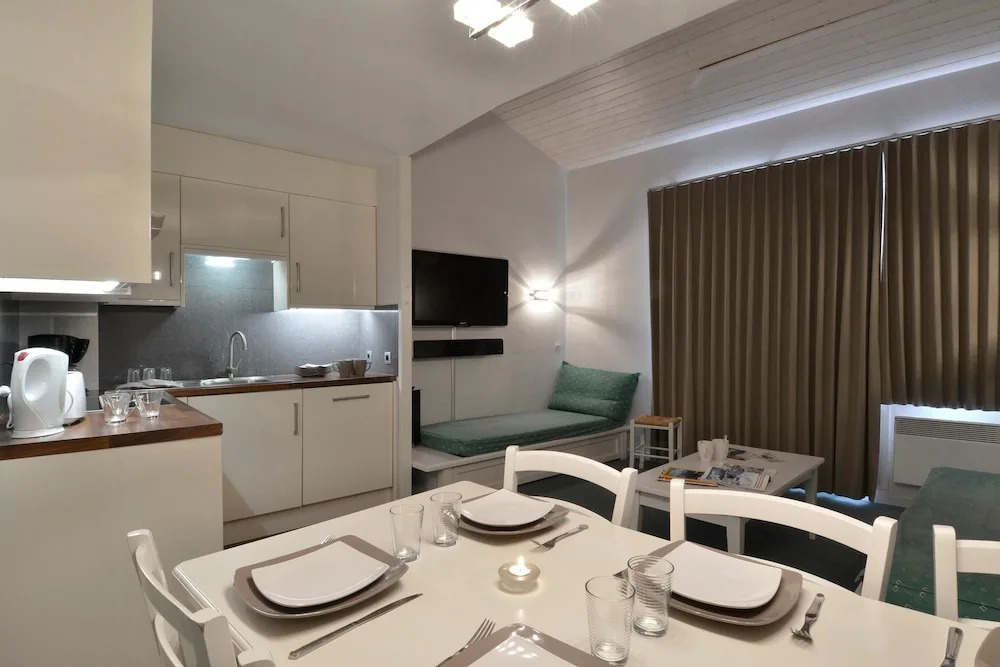 Belle Plagne 3 Roomed Apartment for 7 People of 45 mÂ² on the Slopes Lc604