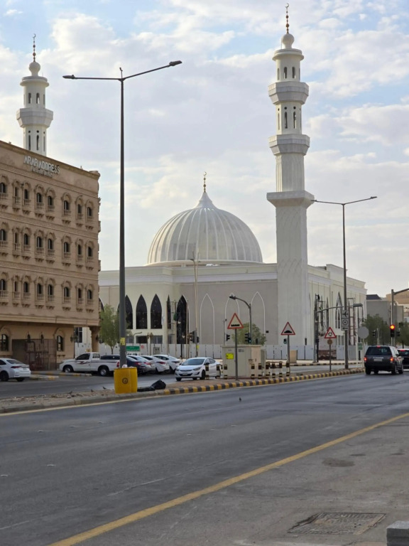 Makarim Najd 4