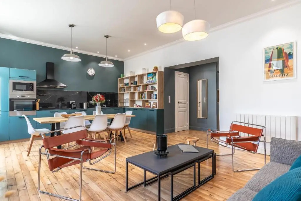 Haussman -Elegant 2 bedrooms flat in the heart of Biarritz- Parking