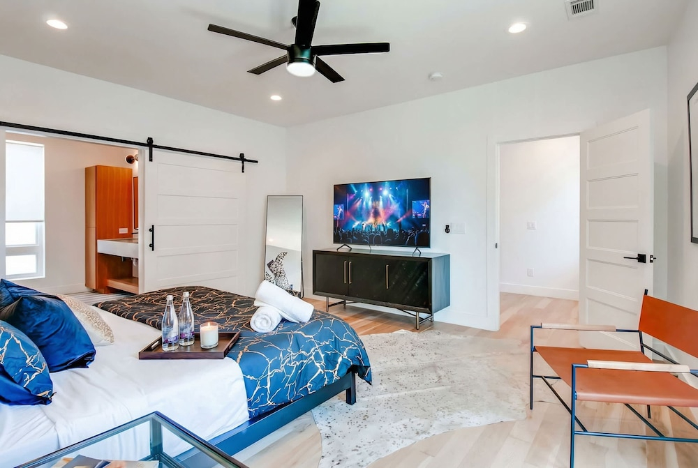 NEW 24 Guests 2 Rooftop Decks Near Downtown