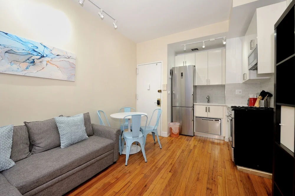 Comfy 1 Bed 1 Bath Apartment in NYC