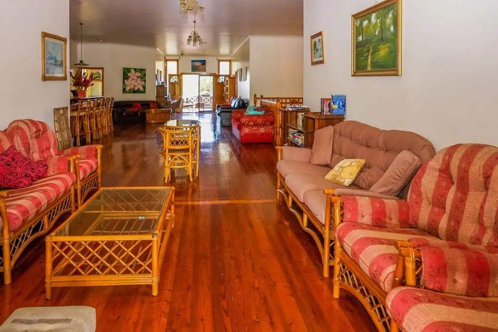 Lynn's Getaway Hotel