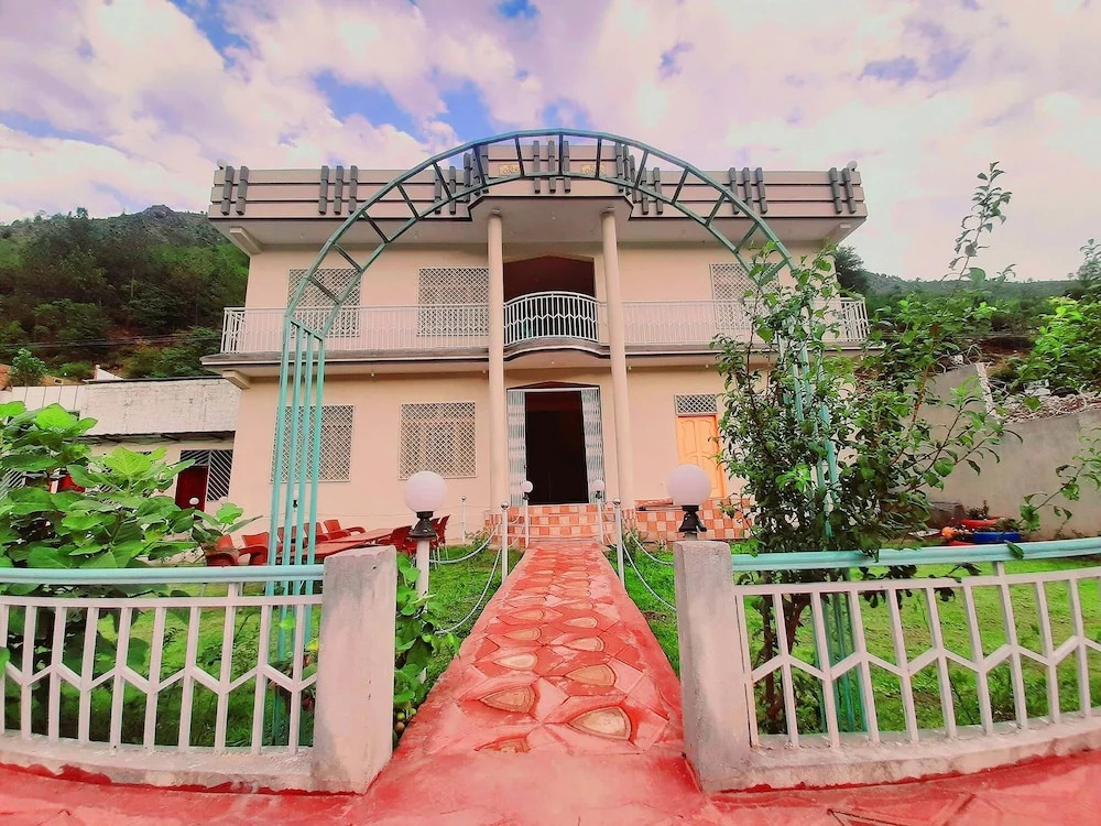 The Riverine Inn