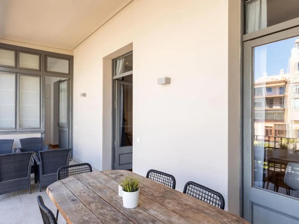 Apartamento de Tres Habitaciones con Terraza 21B