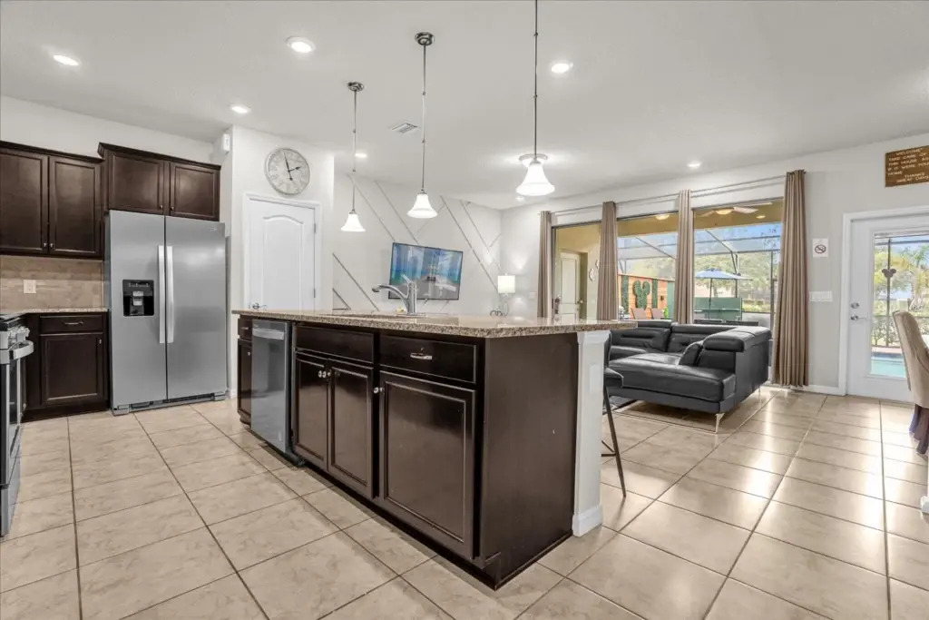 5 Bedrooms 4 Bathrooms Solterra 4618 Td