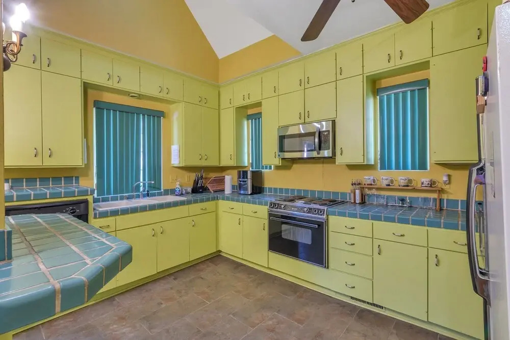 Cute Apartment In The Heart Of The City 2 Bedroom Apts by RedAwning