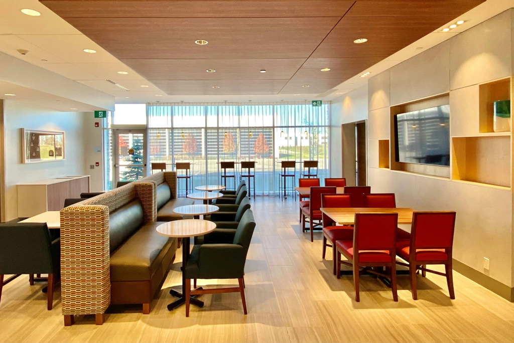Holiday Inn Express & Suites - Aurora by IHG