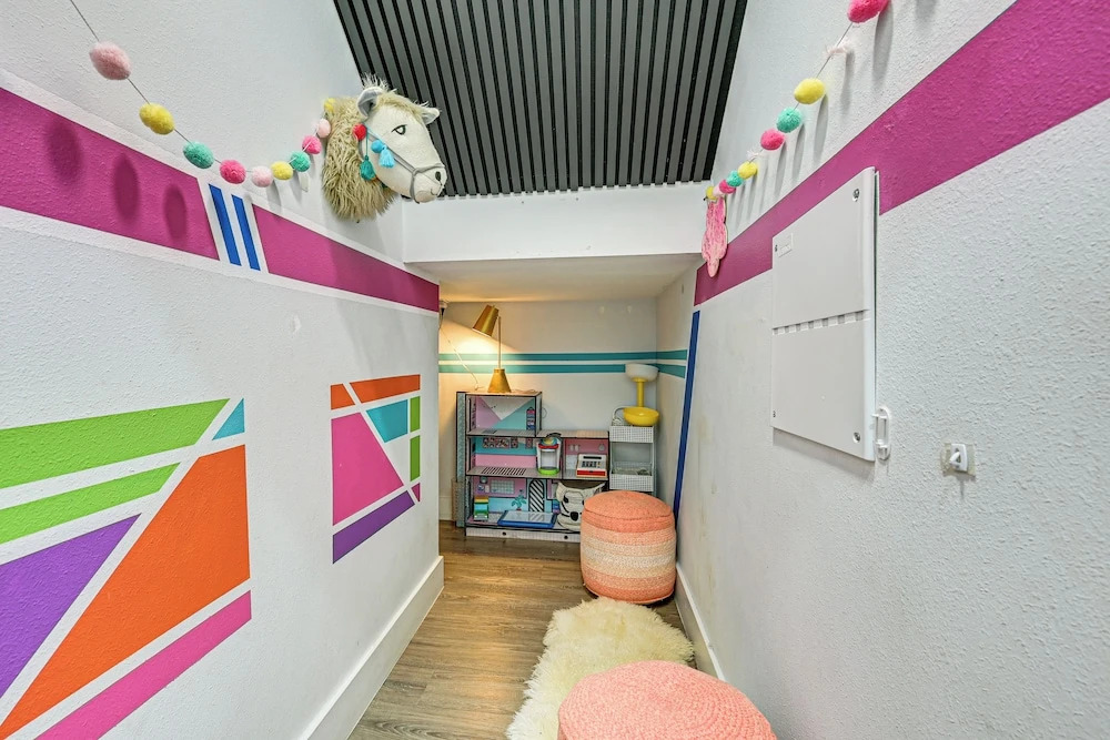 3 Mi to Usf: Dog-friendly Home w/ Large Yard