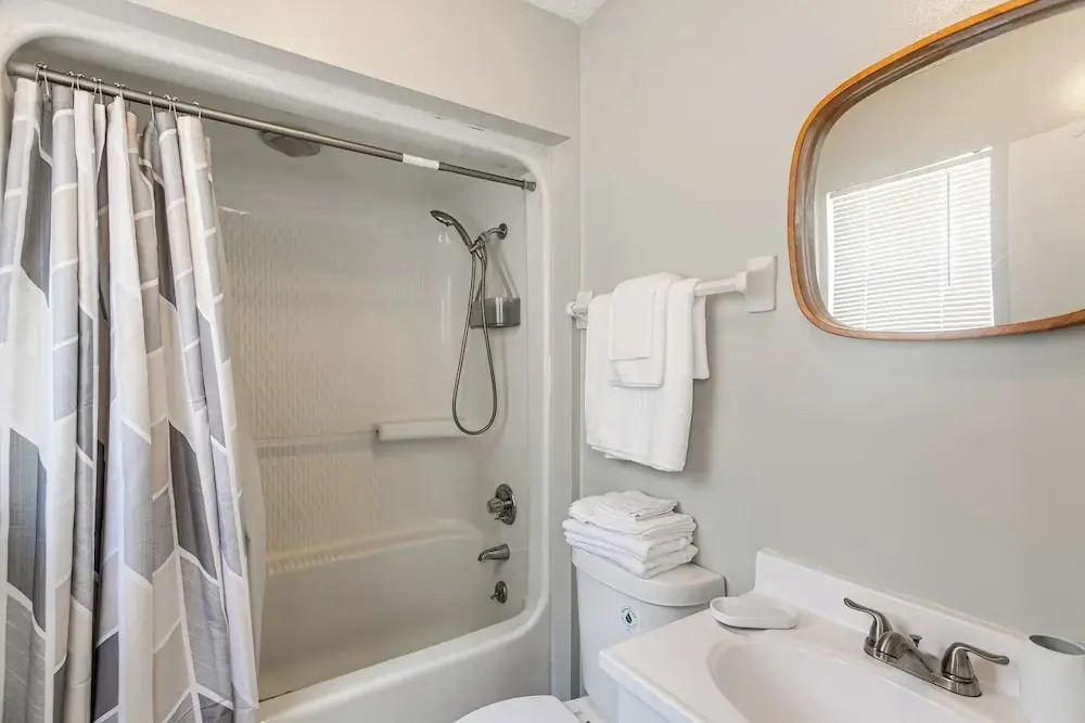9 Mi to Moody Afb: Newly Updated Condo Near Dining