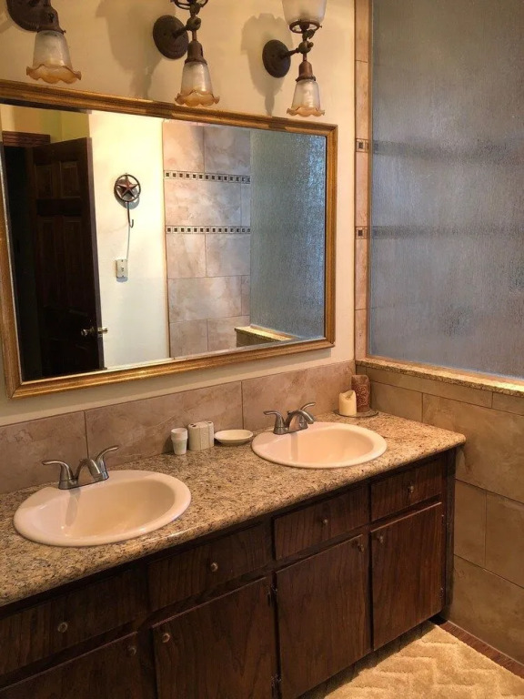 Twelve Oaks Hill Country Inn