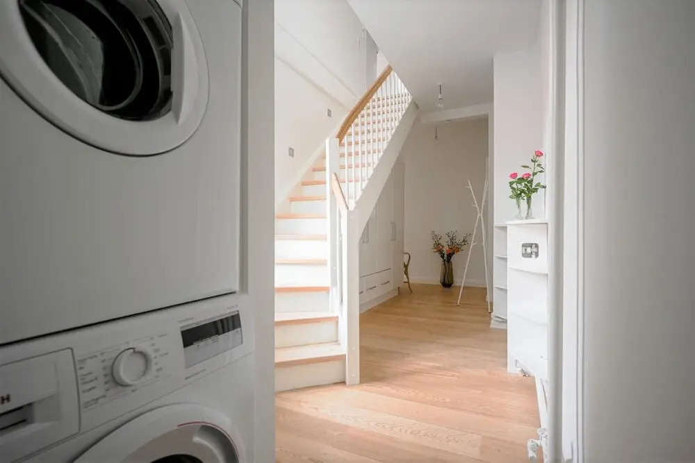 Sanders Merchant - Dreamy 3-bdr Apt w Terrace