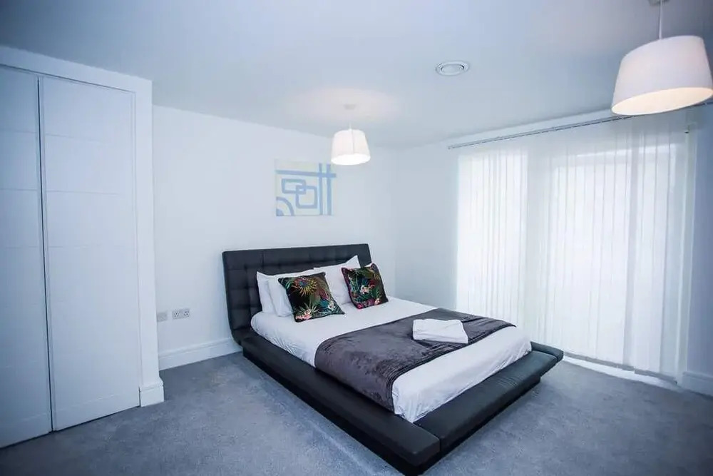 Stunning 2 Bed Apartment With Parking