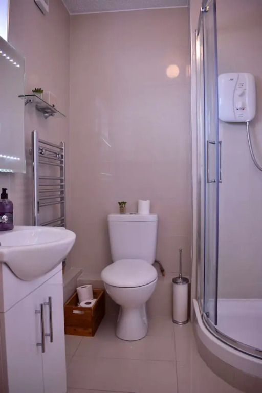 Airy 1 Bedroom Apartment Near The Beach