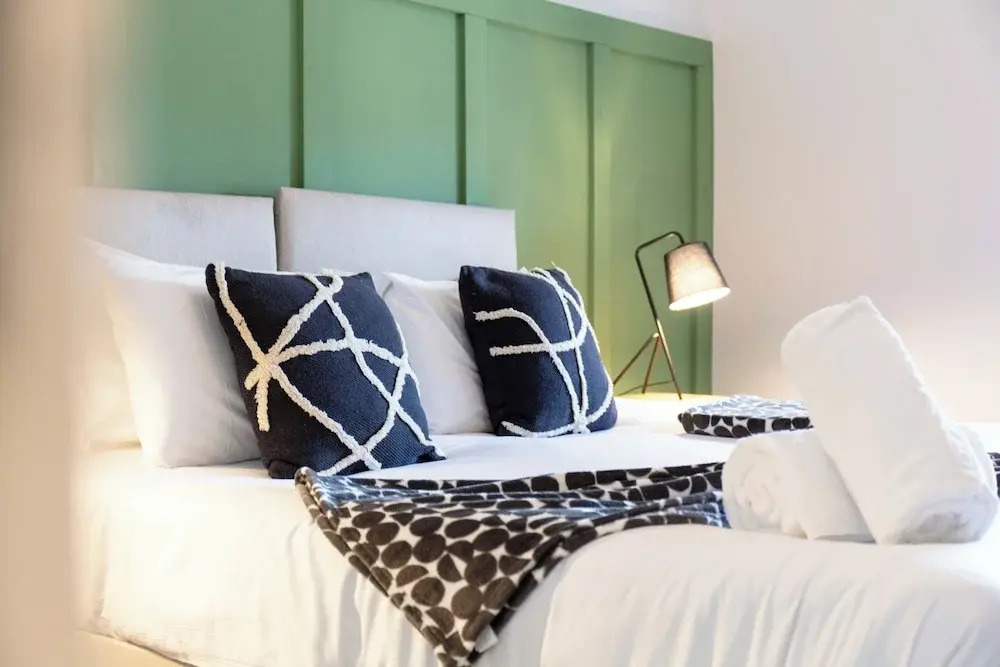 The Annick Suite No.2