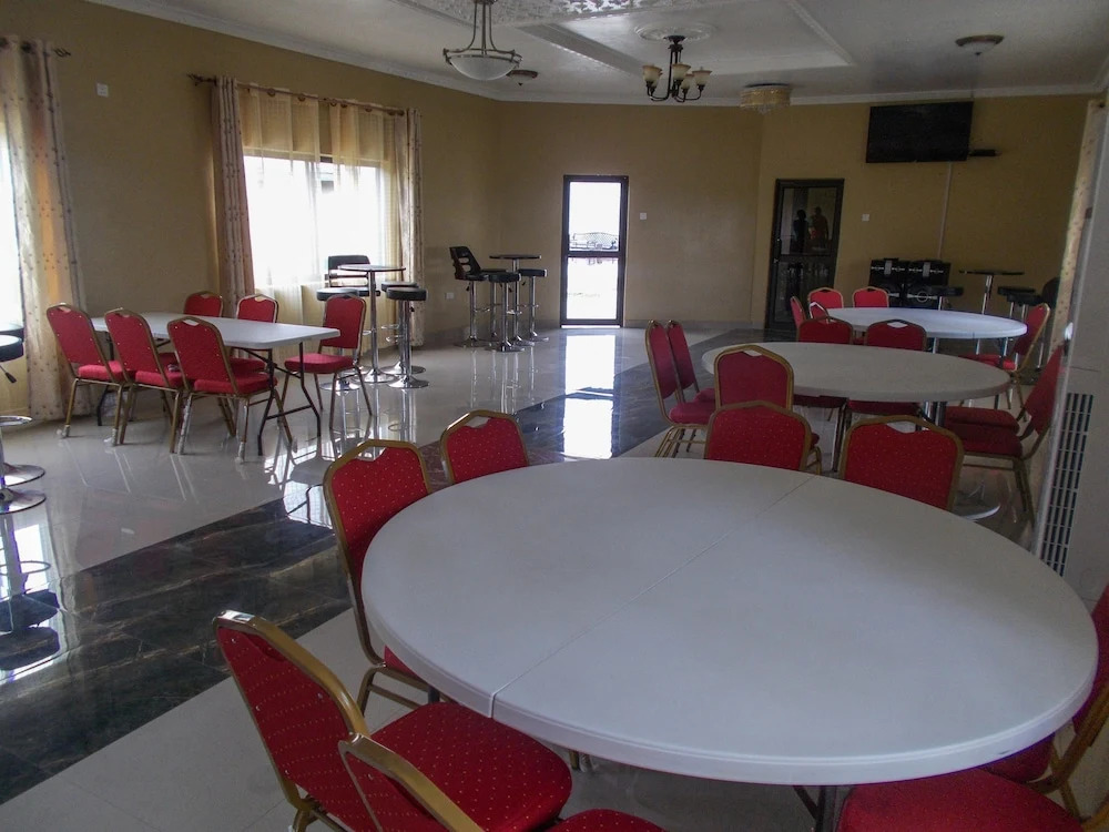 Shema Guest Lodge