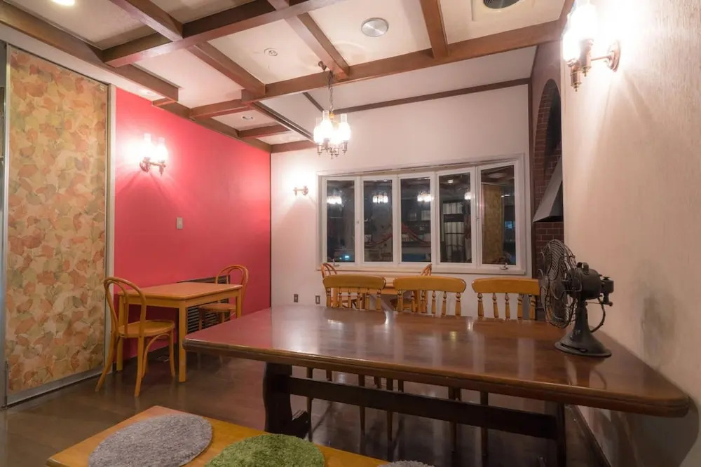 Guesthouse leaf