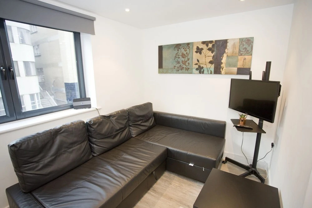 8 Compass Point