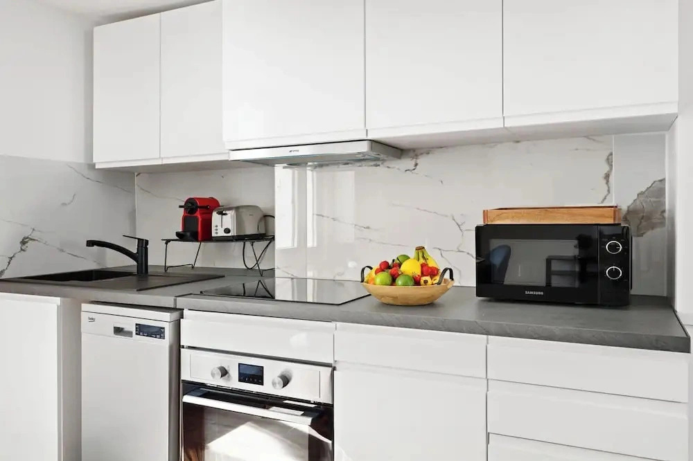 Charming 2BR Retreat by République