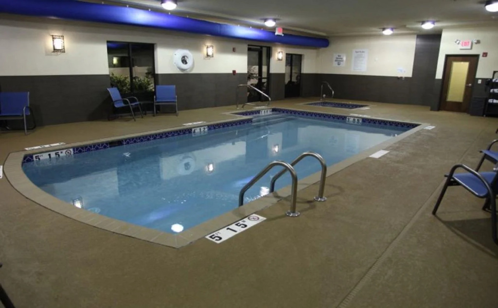 Holiday Inn Express & Suites - Huntsville Airport by IHG
