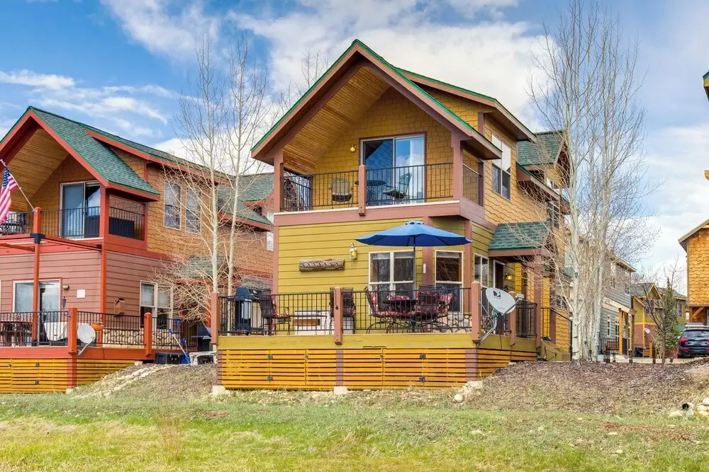 Riverfront Cabin, 4 Mi to Granby Ranch