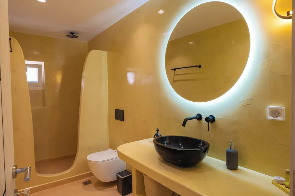 Ebitas Suites